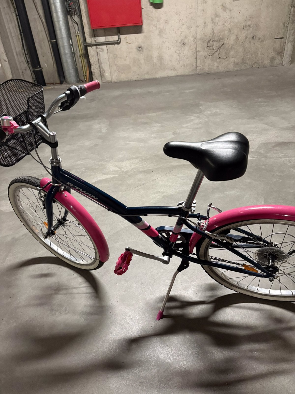 Kinderfiets 7 tot 12 jaar merkB-Twin original 500, Ophalen, Zo goed als nieuw