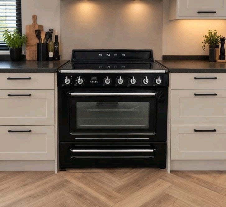 cuisinière à induction Smeg Victoria de luxe avec grand four, Classe énergétique A ou plus économe, Encastré, Comme neuf, Gril