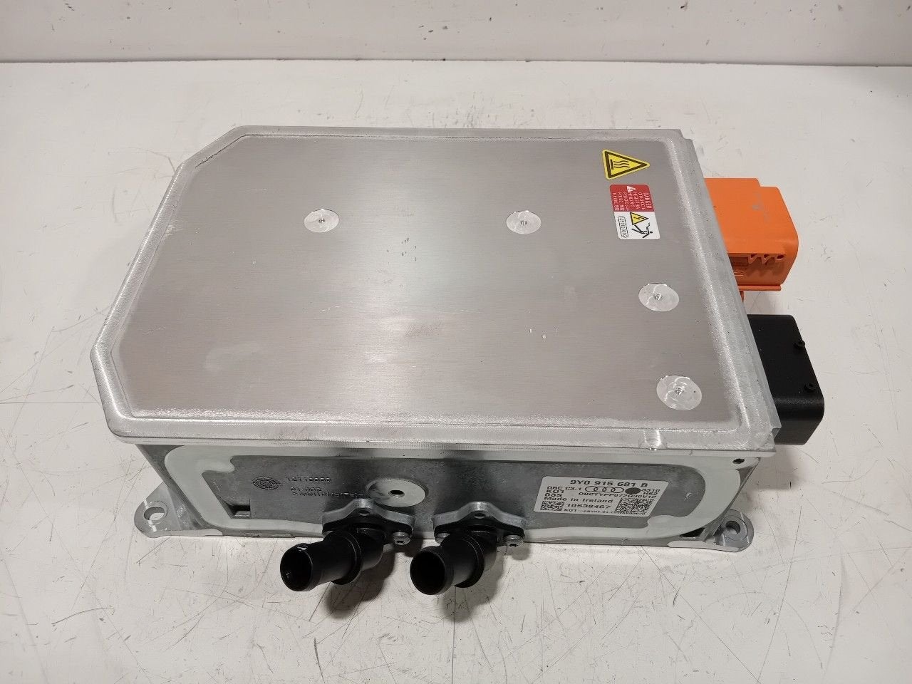 Acculader Audi Q8, Onderdelen@venauto.nl, Van der Ven Autorecycling B.V., Gebruikt, Ettenseweg 76, 4706 PB Roosendaal, The Netherlands