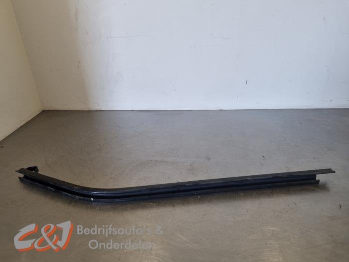 Rail porte coulissante droite d'un Opel Vivaro, -, Opel, 3 mois de garantie, Utilisé