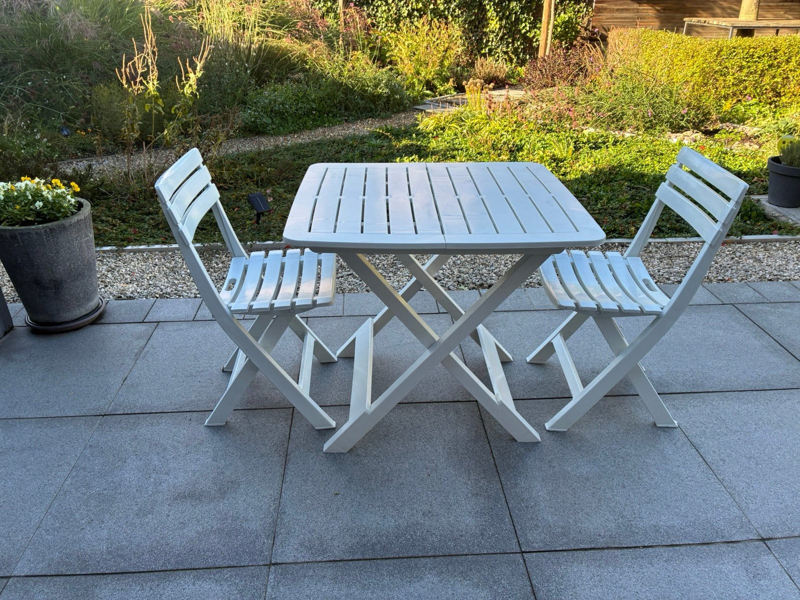 Tafel 72/ 72 cm. + 2 stoelen. Opvouwbaar, Ophalen, Zo goed als nieuw