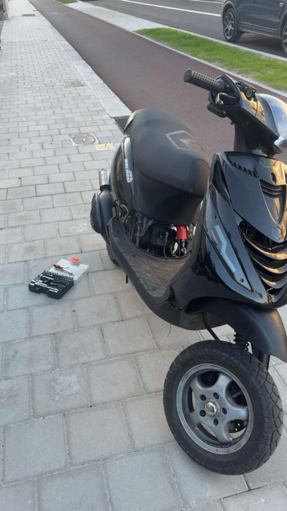 Piaggio zip, Fietsen en Brommers, Scooters | Piaggio, Ophalen, Zo goed als nieuw, Zip