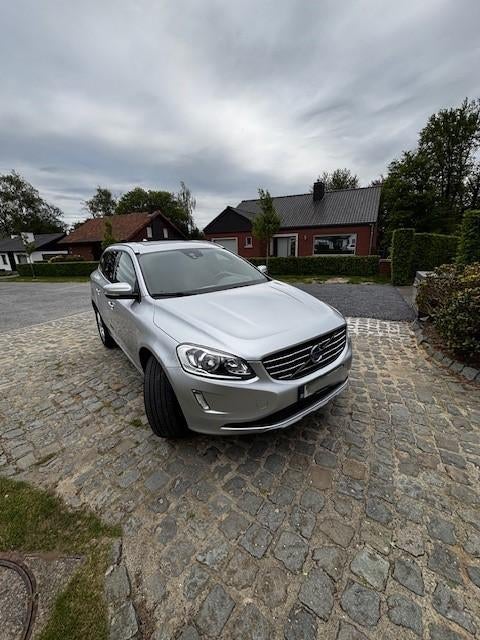 Volvo XC60 D4 Geartronic Summum, Cuir, Argent ou Gris, Euro 6, Entretenue par le concessionnaire
