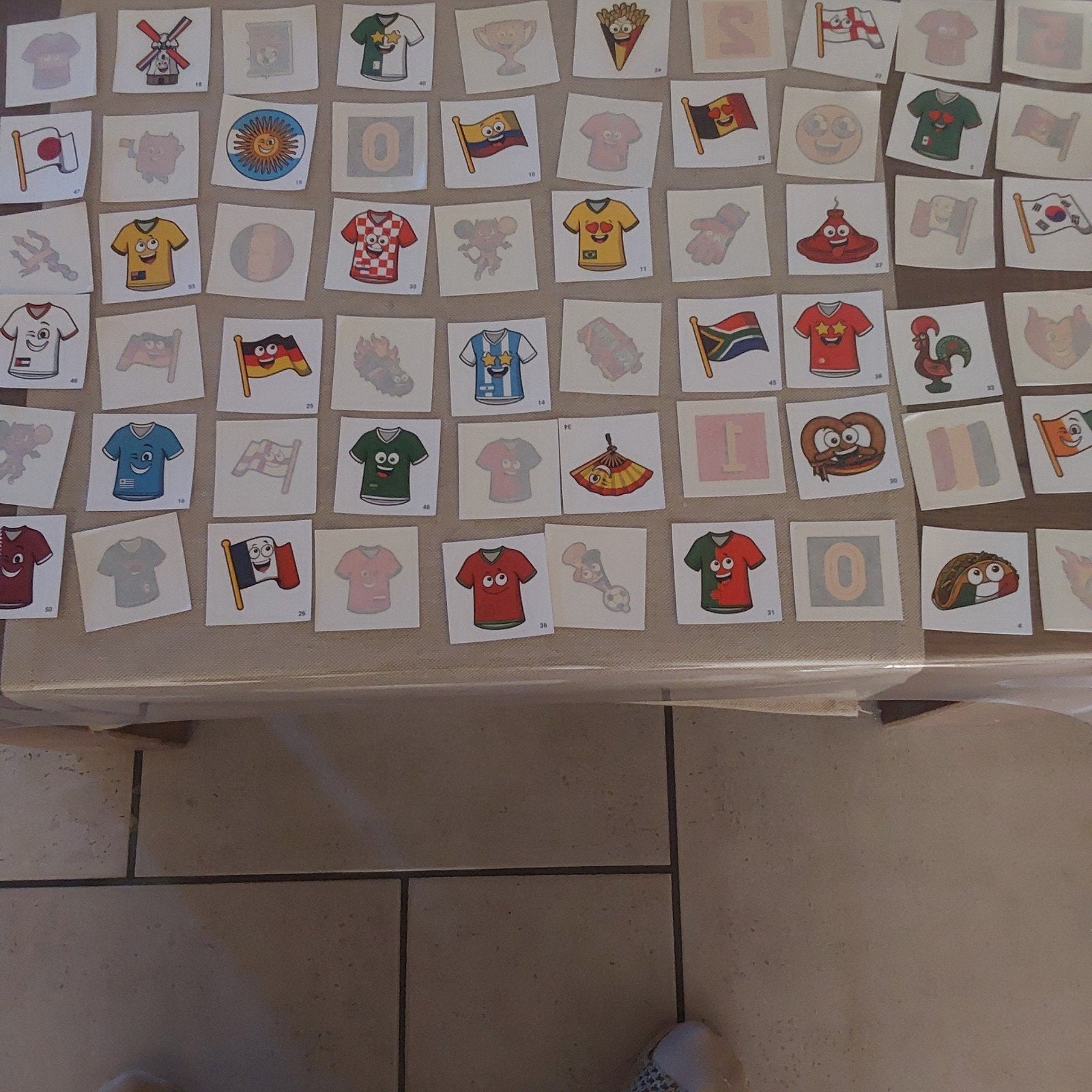 60 verschillende stickers van voetbal van ad delhaize, Verzamelen, Supermarktacties, Ophalen of Verzenden