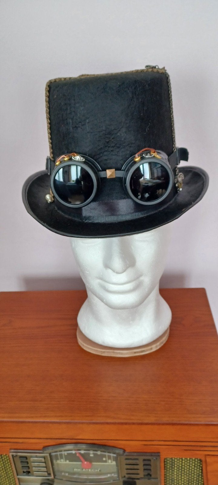 Steampunk hoed, Ophalen, Hoed