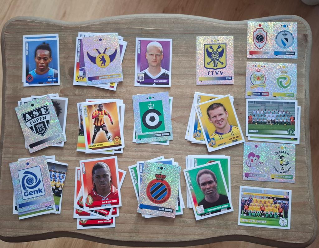 Panini 74 images différentes football belge 2011, Enlèvement ou Envoi
