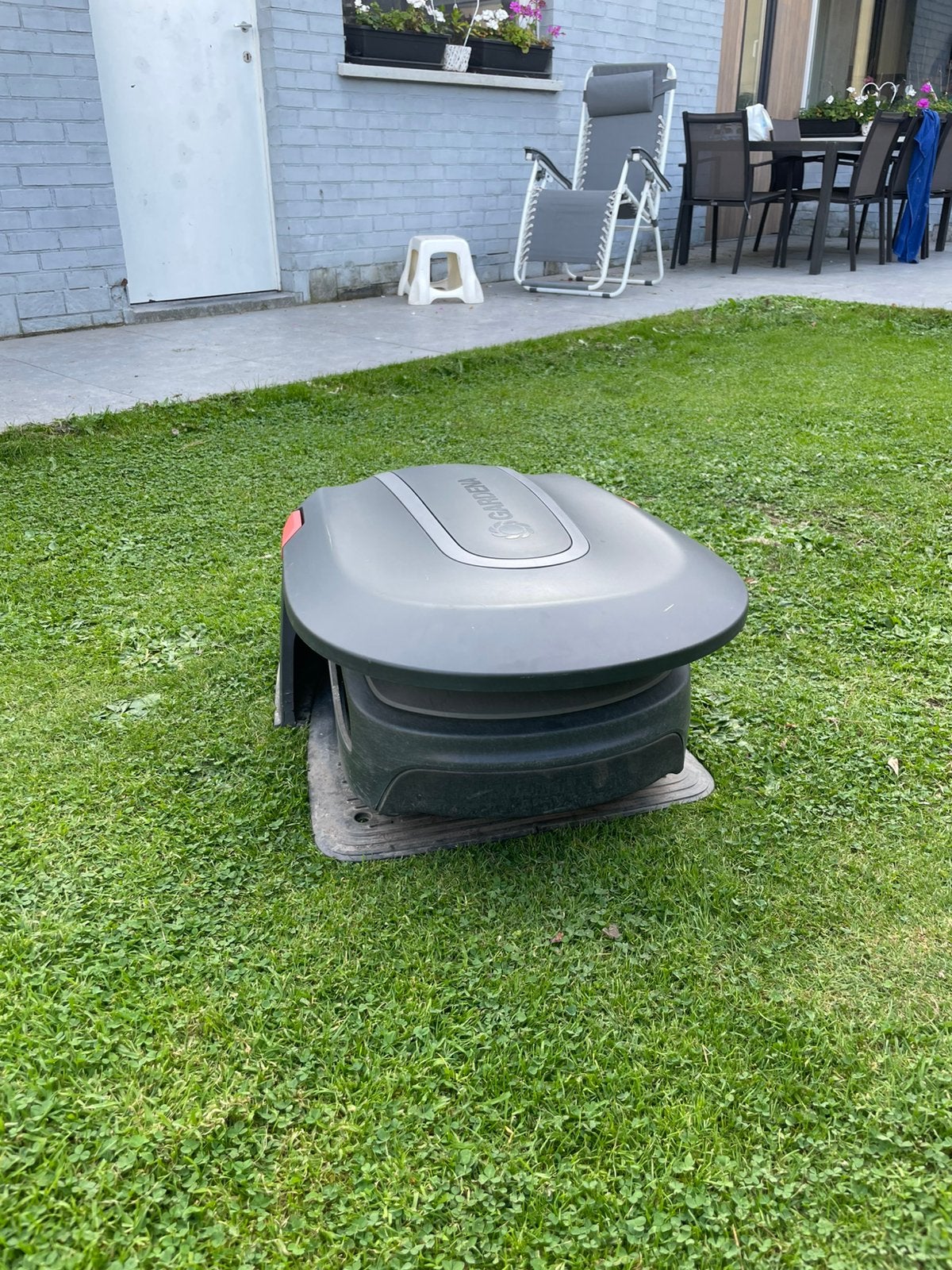 Gardena SILENO city Robotmaaier + Laadstation & Garage, Ophalen, Gebruikt, 20 tot 25 cm