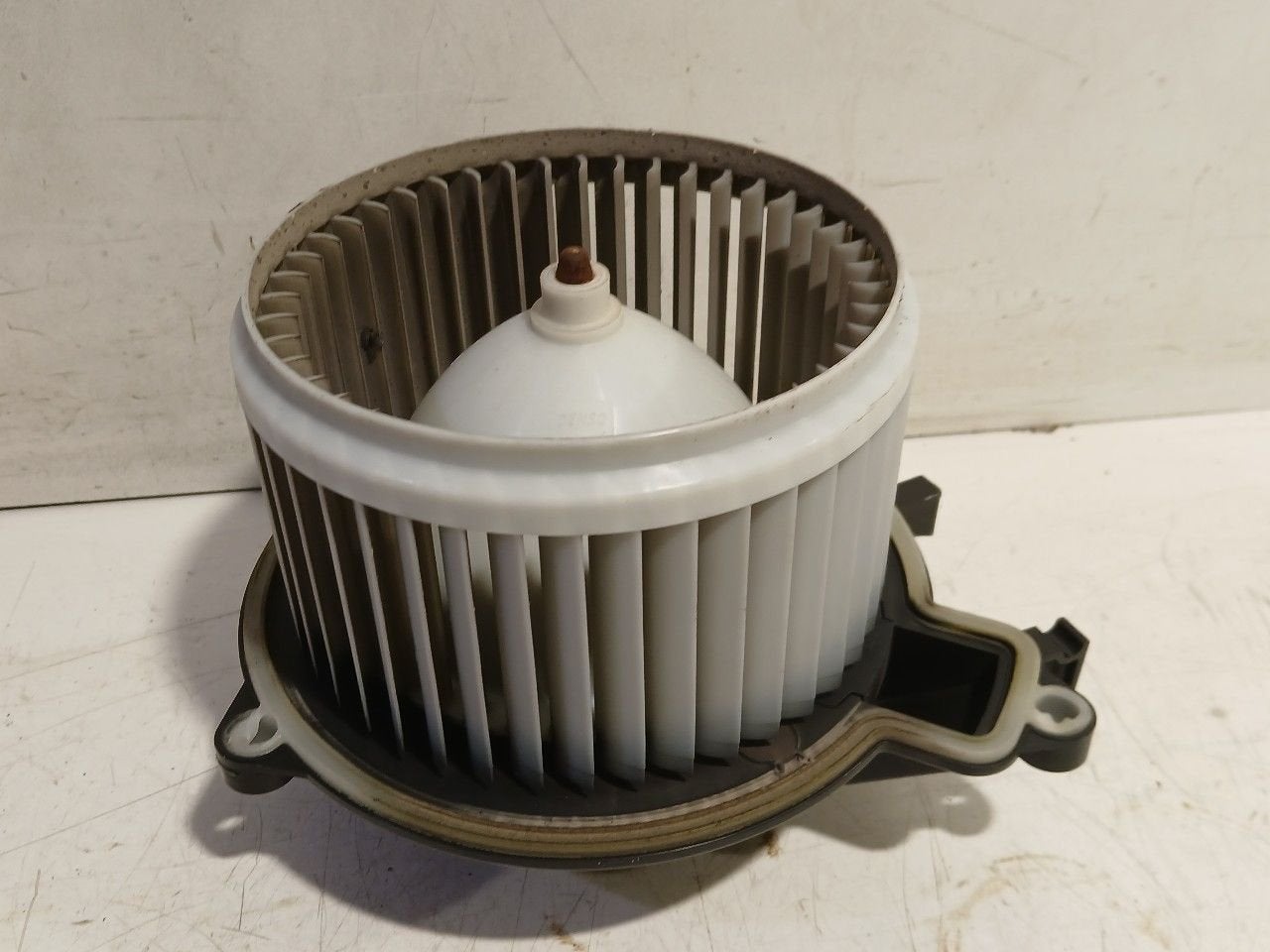 Kachel ventilator motor Iveco New Daily, Onderdelen@venauto.nl, Van der Ven Autorecycling B.V., Gebruikt, Ettenseweg 76, 4706 PB Roosendaal, The Netherlands