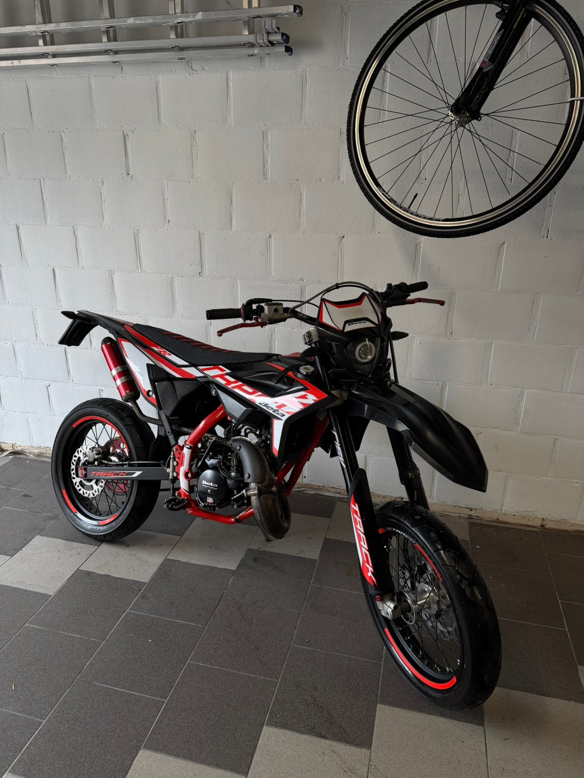Beta Track 2023 13k kms, Ophalen, Zo goed als nieuw