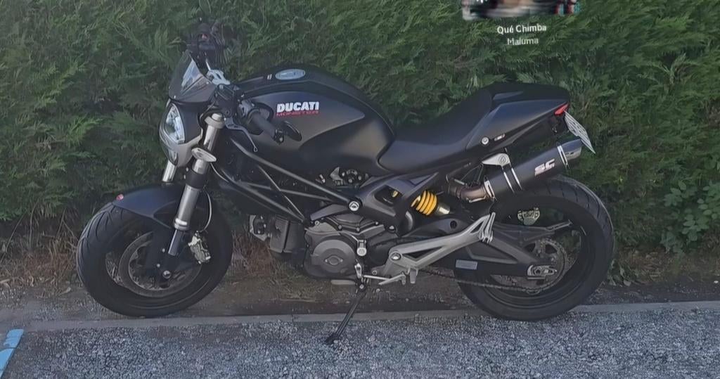 Ducati Monster 696 noire mat., Poignées chauffantes, 696 cm³, Occasion, Plus de 35 kW