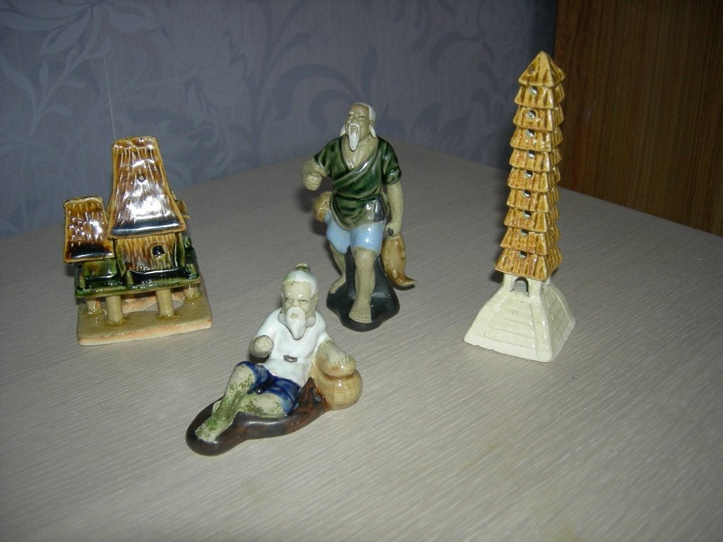 4 petites figurines chinoises, Collections, Statues & Figurines, Comme neuf, Humain, Enlèvement ou Envoi
