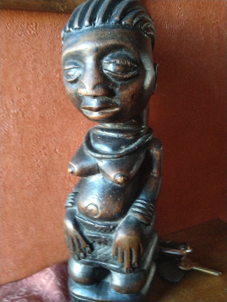 Afrikaans beeldje, Antiek en Kunst, Kunst | Beelden en Houtsnijwerken, Ophalen, Handgemaakt, Beeld, Hout