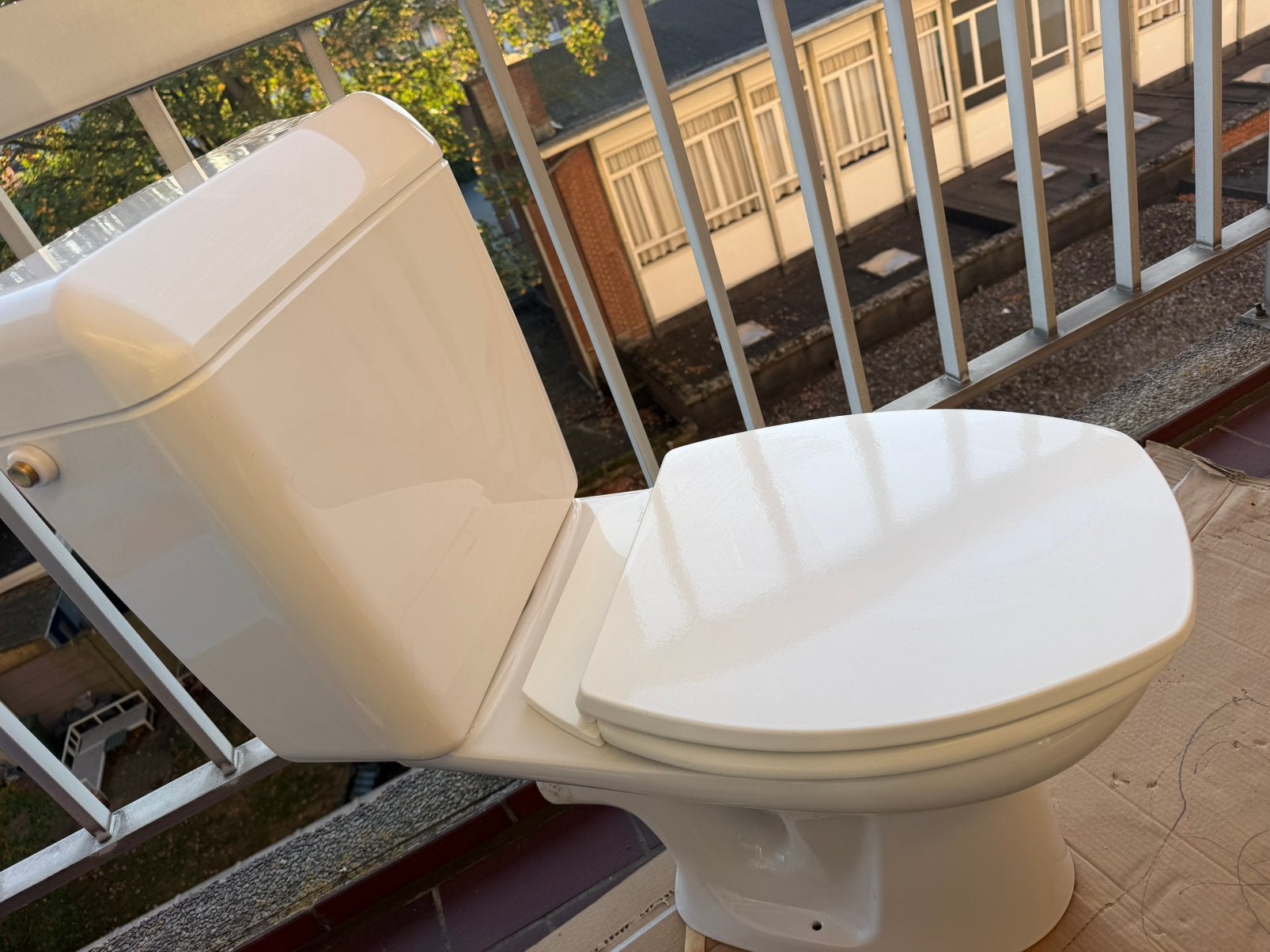 Gratis af te halen: Complete witte WC-pot met reservoir, Ophalen, Zo goed als nieuw