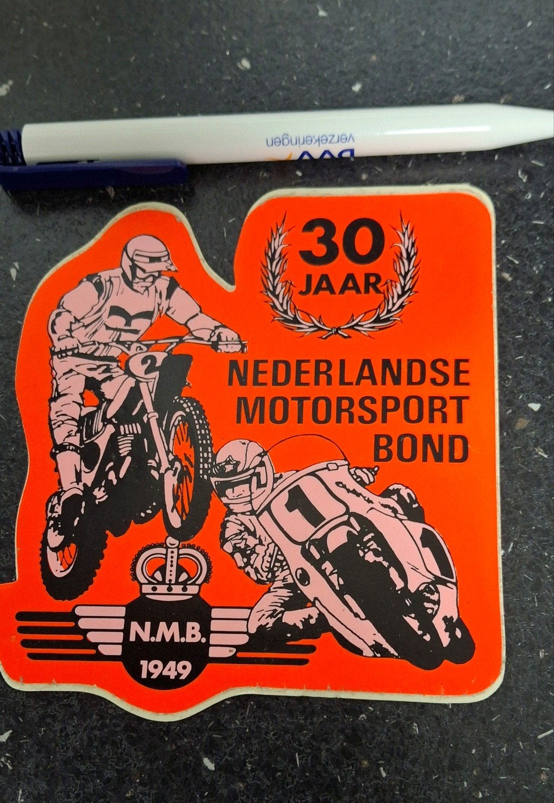 Autocollant vintage 1979 de la Dutch Motorsport Association, Collections, Autocollants, Enlèvement ou Envoi, Comme neuf, Voiture ou Moto