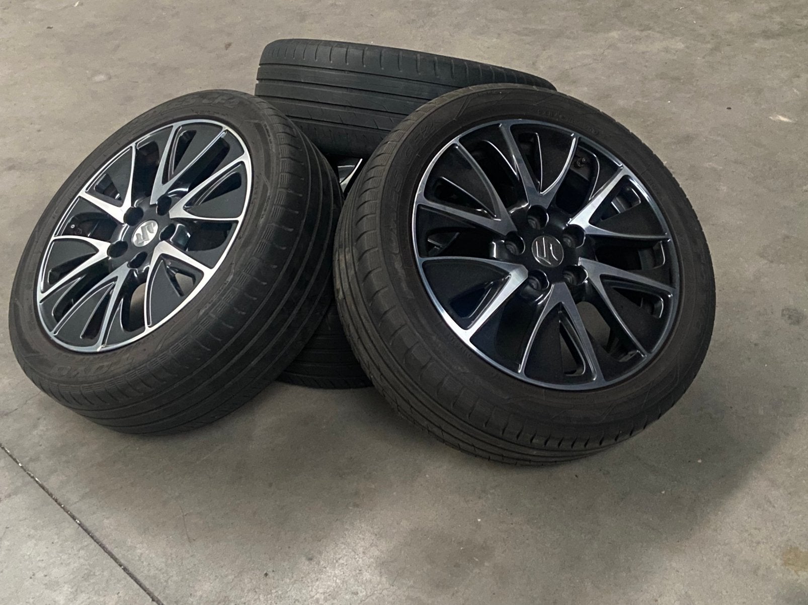 Jantes Suzuki avec bons pneus d'été à vendre 5x114, Pneus et Jantes, Véhicule de tourisme, Pneus été, 17 pouces