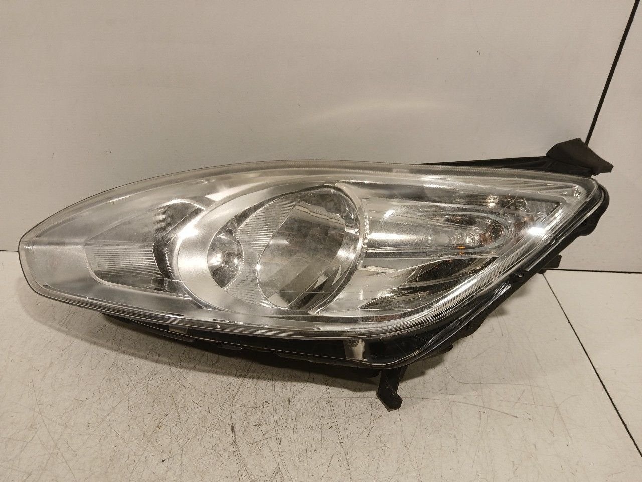 Koplamp links Ford C-Max, Onderdelen@venauto.nl, Van der Ven Autorecycling B.V., Ettenseweg 76, 4706 PB Roosendaal, The Netherlands