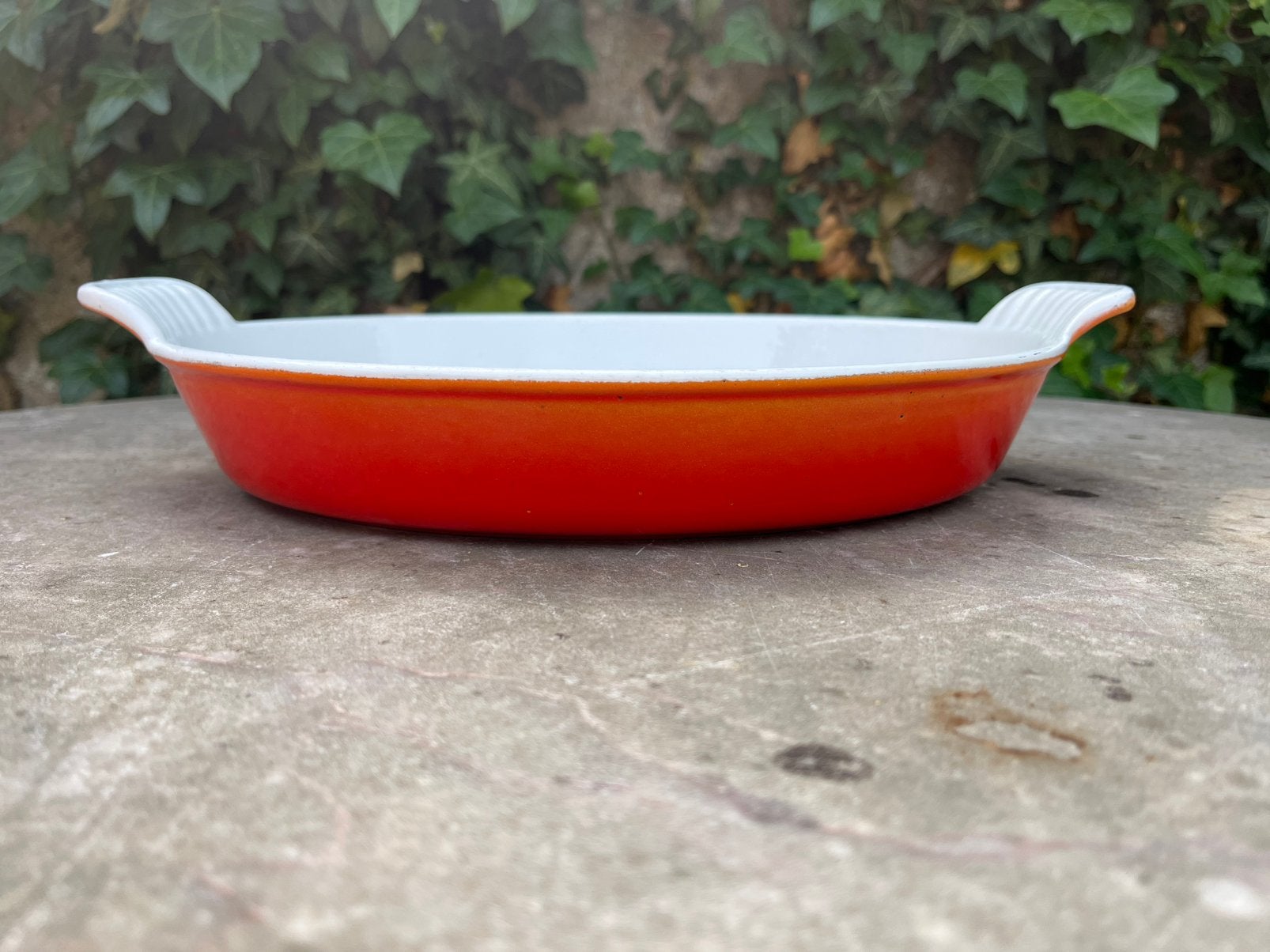 Plat à four vintage en fonte émaillée rouge-orange 24, Antiquités & Art, Antiquités | Email, Enlèvement ou Envoi