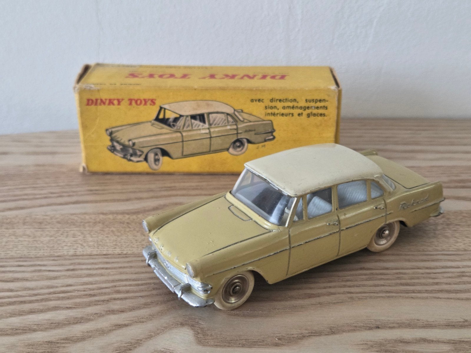 Dinky toys 554 Opel Rekord, Hobby en Vrije tijd, Ophalen of Verzenden, Zo goed als nieuw, Auto, Dinky Toys