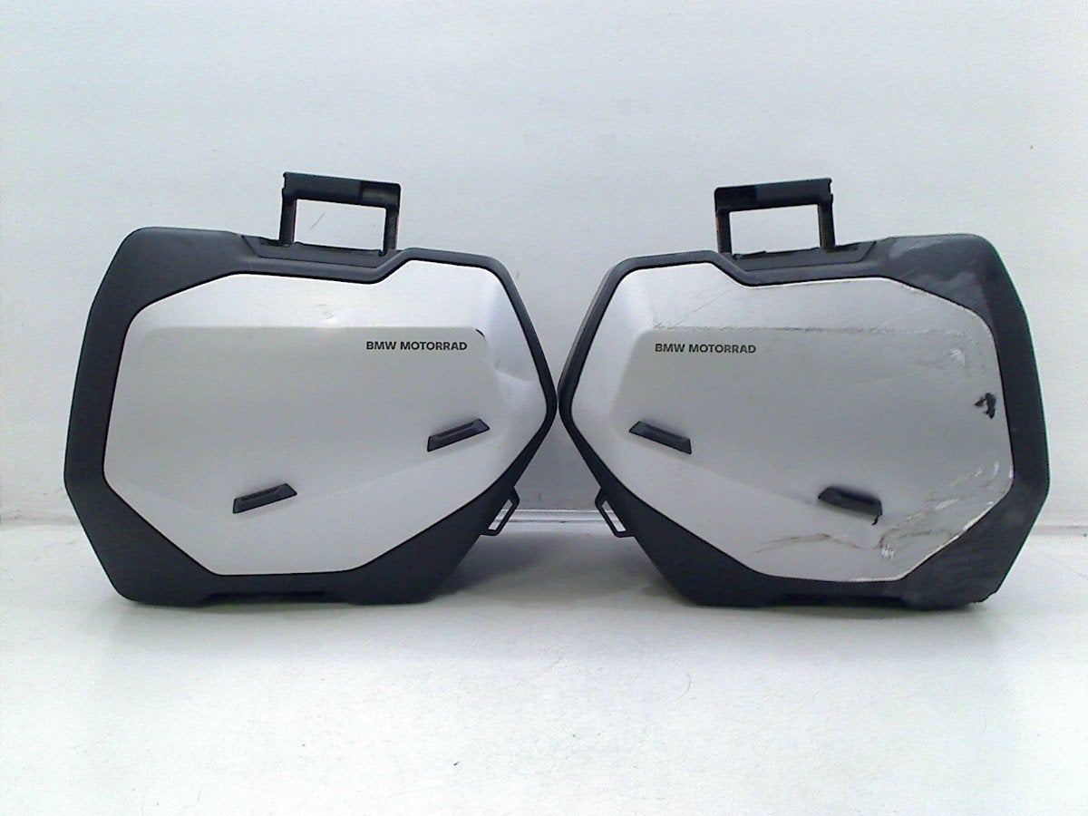 ENSEMBLE DE BAGAGES BMW R 1300 GS 2023- (R1300GS KA1), Motos, Dhr. S. di Majo, Utilisé, Info@cama-motorparts.nl, P.J. Troelstraweg 8 8
3144 CX  MAASSLUIS, NL