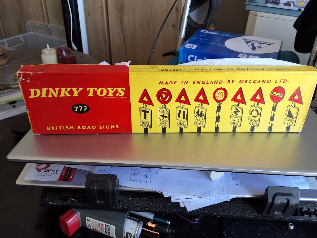 Panneaux routiers Dinky Toys 777 « British », Enlèvement ou Envoi, Comme neuf, Voiture, Dinky Toys