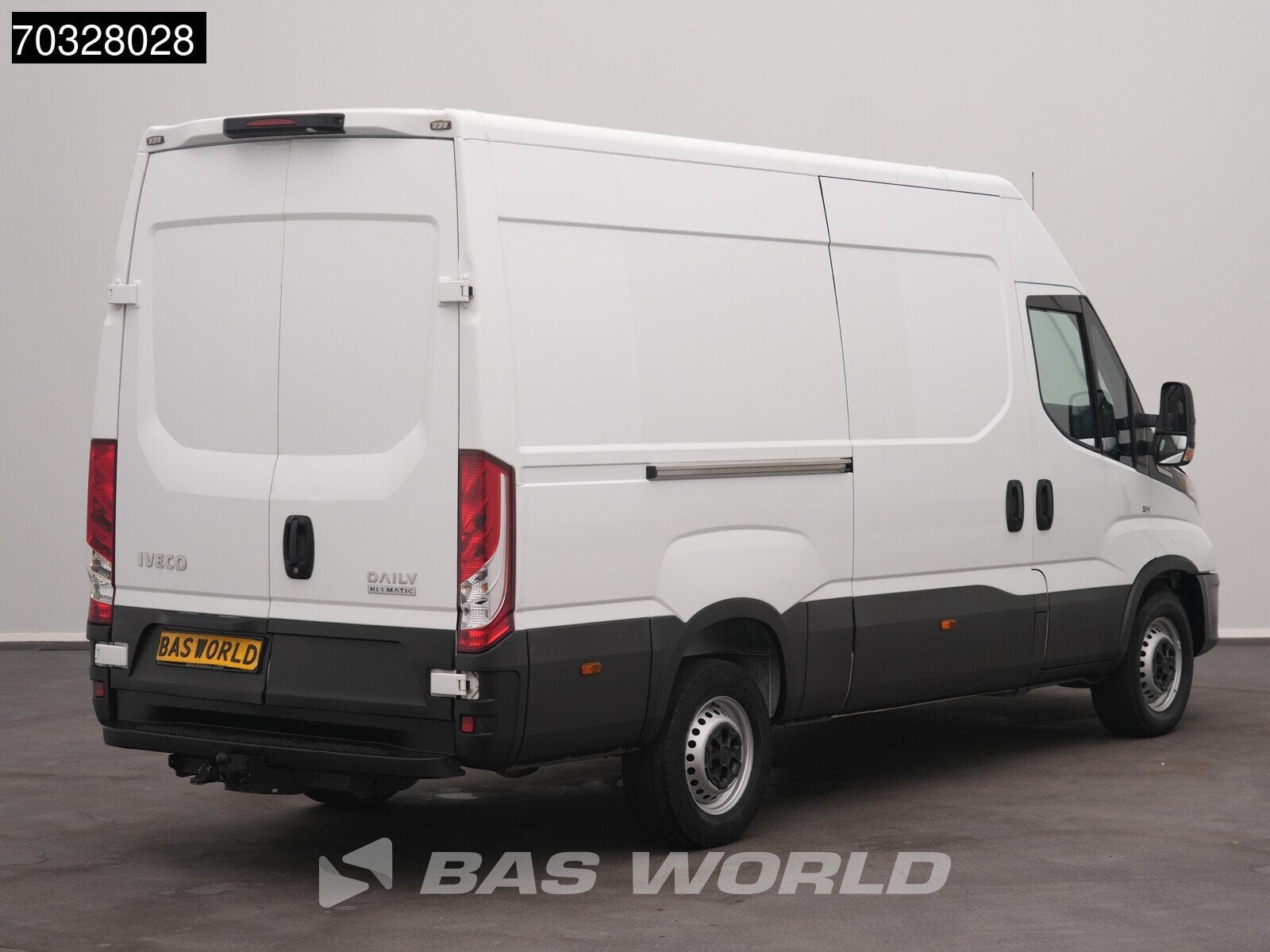 Iveco Daily 35S18 3.0L Automaat L2H2 3.5t trekhaak Camera 35, Automaat, Stof, Gebruikt, Euro 6