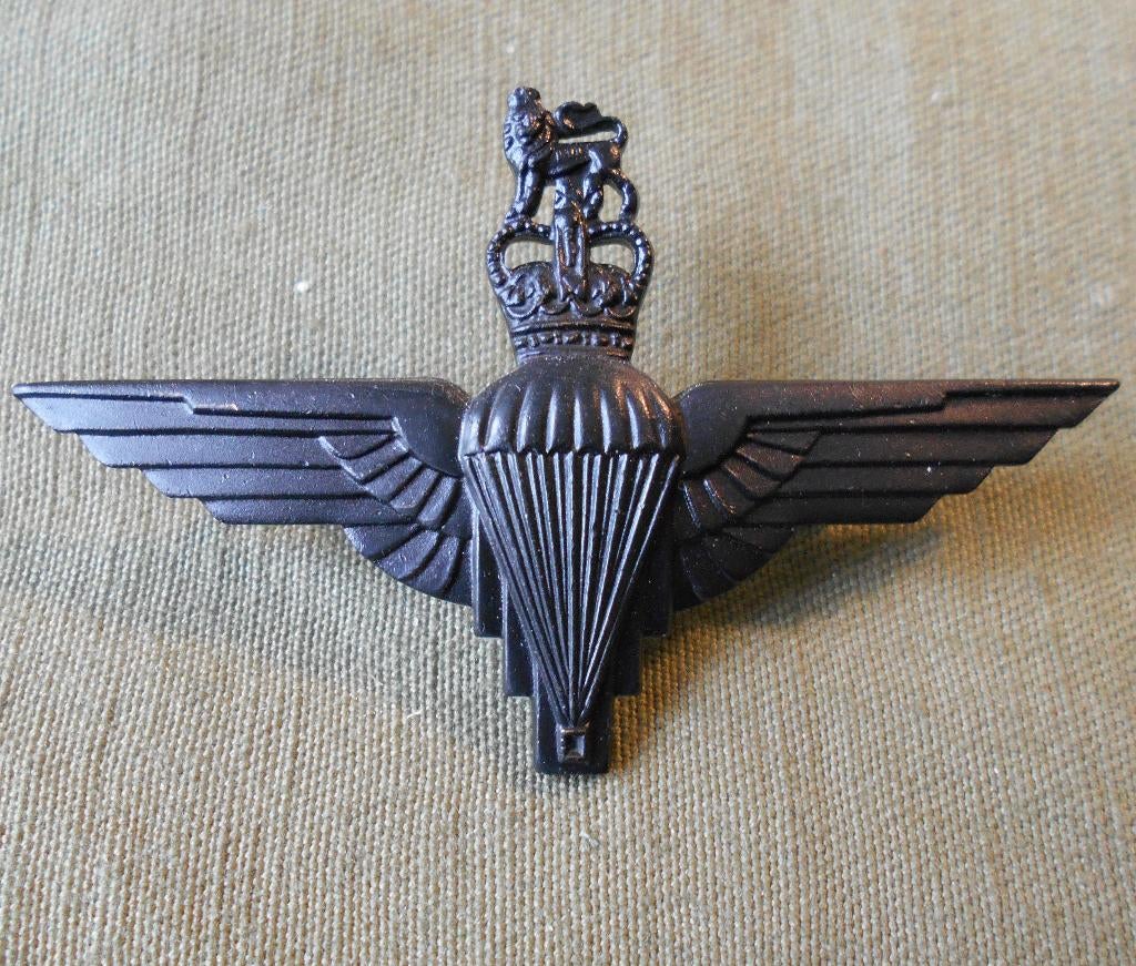 BRITANNIQUE / INSIGNE DE BERET PARA. ( basse visibilité ), Envoi, Armée de terre, Emblème ou Badge