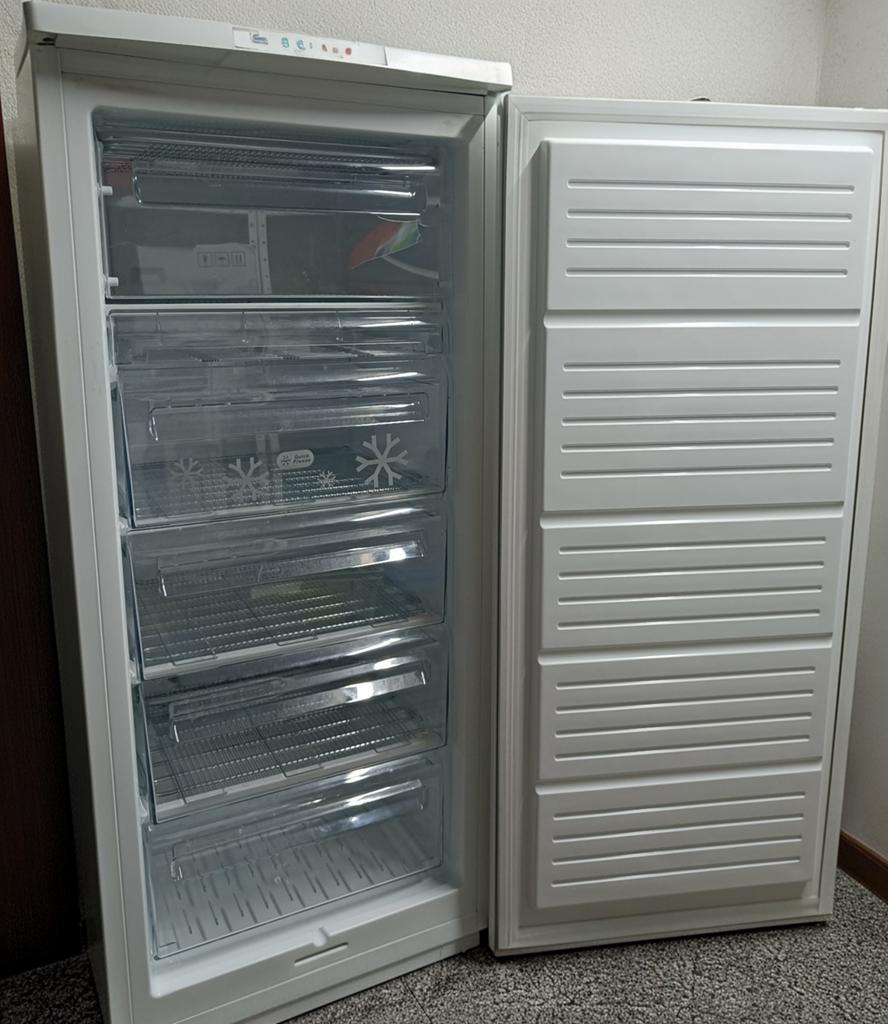 Diepvrieskast Zanussi, Ophalen