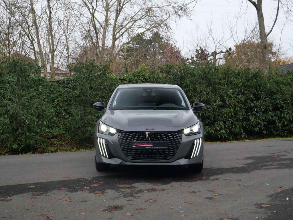 Peugeot 208 Allure 100PK (bj 2024, automaat), Auto's, Stof, Gebruikt, 1199 cc, 124 g/km