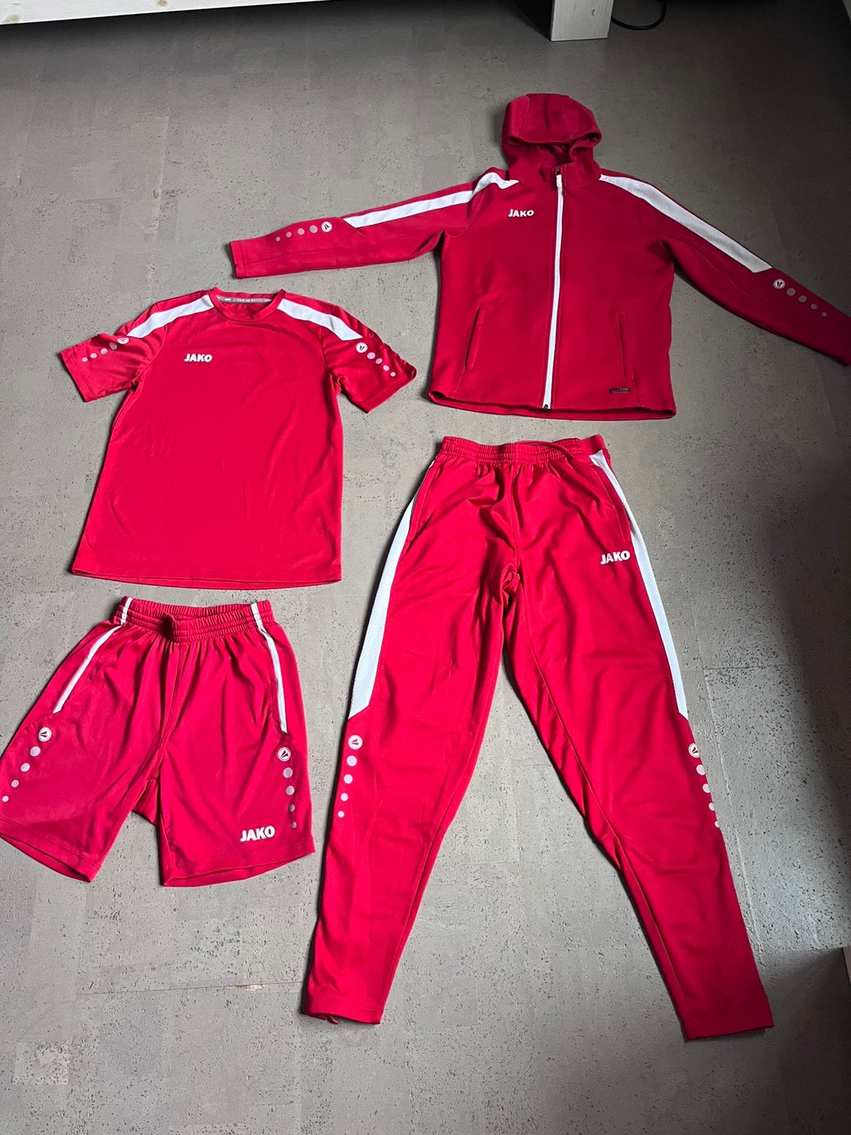Pakket rode Jako sportkledij maat 12 jaar, Ophalen of Verzenden, Gebruikt, Jongen of Meisje, Setje
