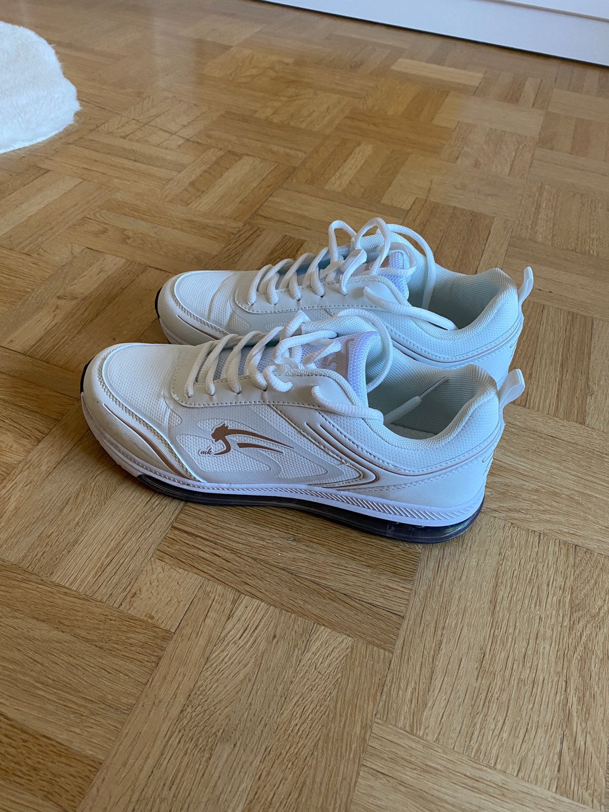 Baskets femmes blanches Airness P 38, Sports & Fitness, Basket, Enlèvement, Comme neuf
