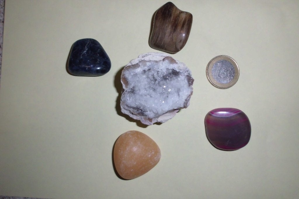 ruw wit calciet en 4 knuffelstenen o.a. rose agaat V 7.95, Ophalen of Verzenden