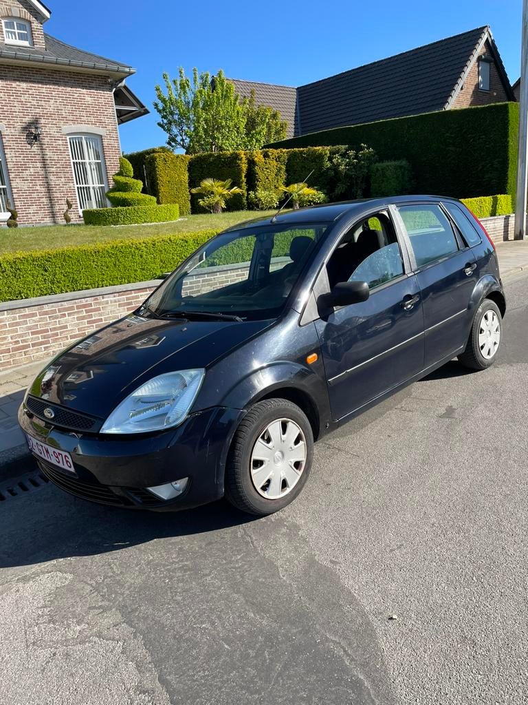 PRETE A IMMATRICULER / ford fiesta 1.3i/155 000klm, Achat, Boîte manuelle, Noir, 5 portes