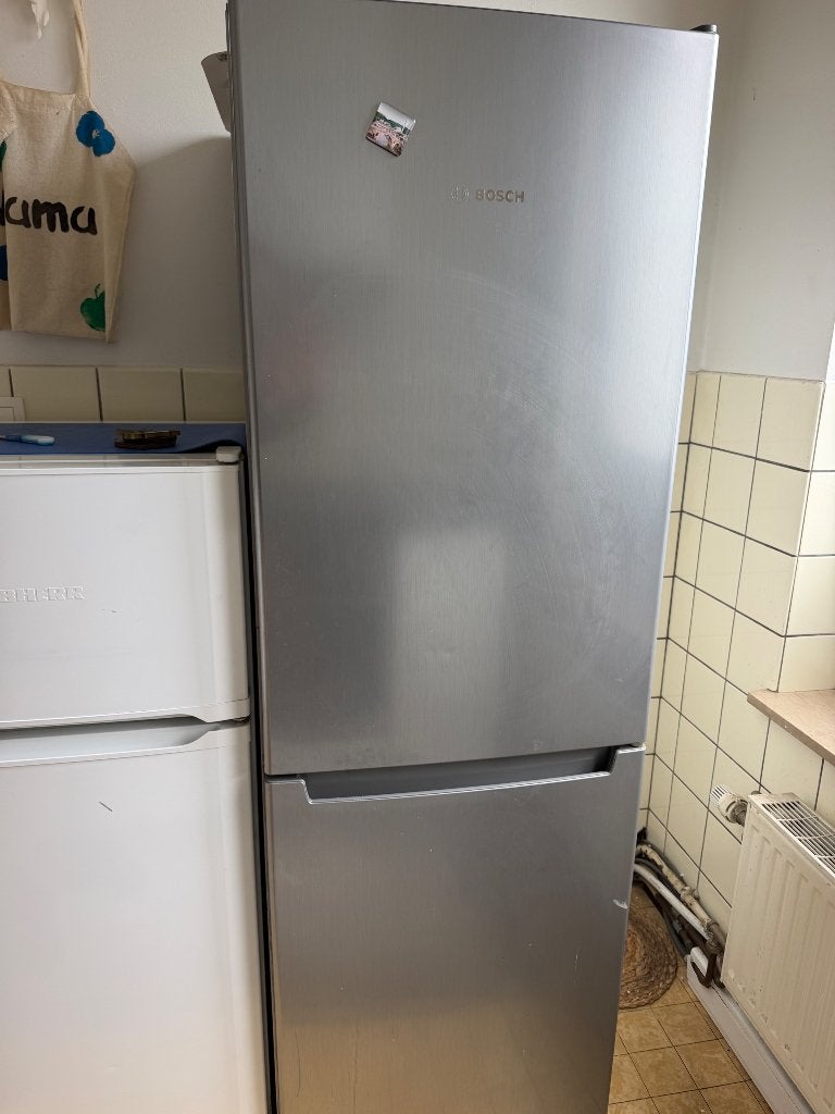 Bosch NoFrost Koel-vriescombinatie Inox – Zeer Goede Staat, Elektronische apparatuur, Koelkasten en IJskasten, Ophalen, Zo goed als nieuw