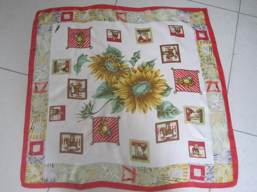 magnifique foulard carré carré 100% soie, Enlèvement ou Envoi, Comme neuf, Écharpe