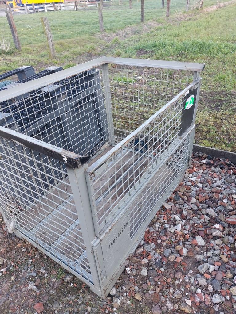 Metalen box, Ophalen