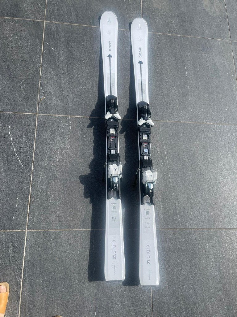Ski's dames Atomic, Sport en Fitness, Ophalen, 140 tot 160 cm, Zo goed als nieuw, Carve