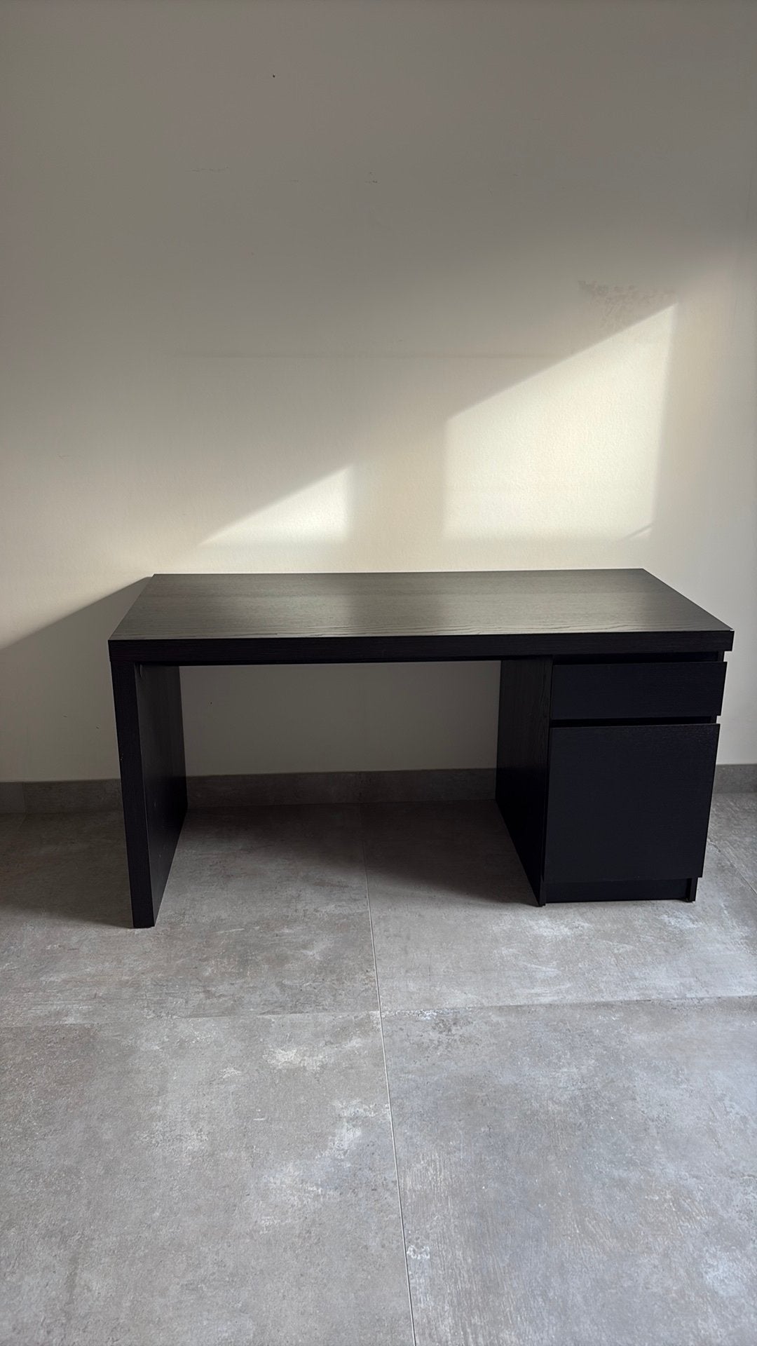 Bureau ikea, Bureau d'écolier, 65 cm, Avec tiroirs, Comme neuf