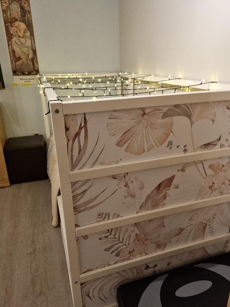 kura bed ikea gepimpt met bloemensticker 90 x 200, Kinderen en Baby's, Kinderkamer | Stapelbedden en Hoogslapers, Ophalen, Gebruikt