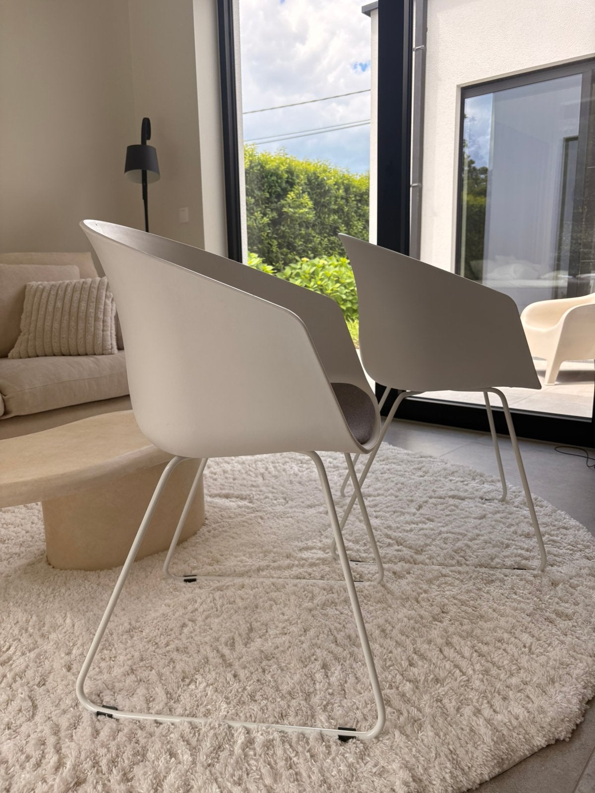 2 kuipstoelen ‘Moon’ van Actona Company (Deens design), Huis en Inrichting, Ophalen, Zo goed als nieuw, Twee