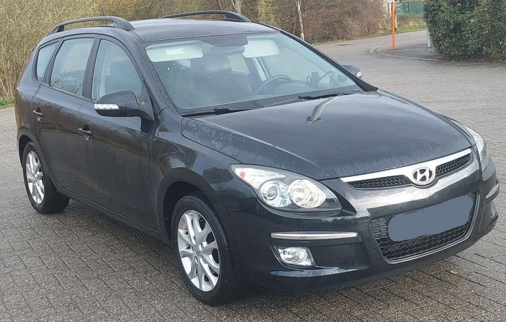 Hyundai i30 CW / 1.6i Benzine / 2010 / Euro 4 / Airco, Autos, Hyundai, Cuir, Boîte manuelle, Break, I30