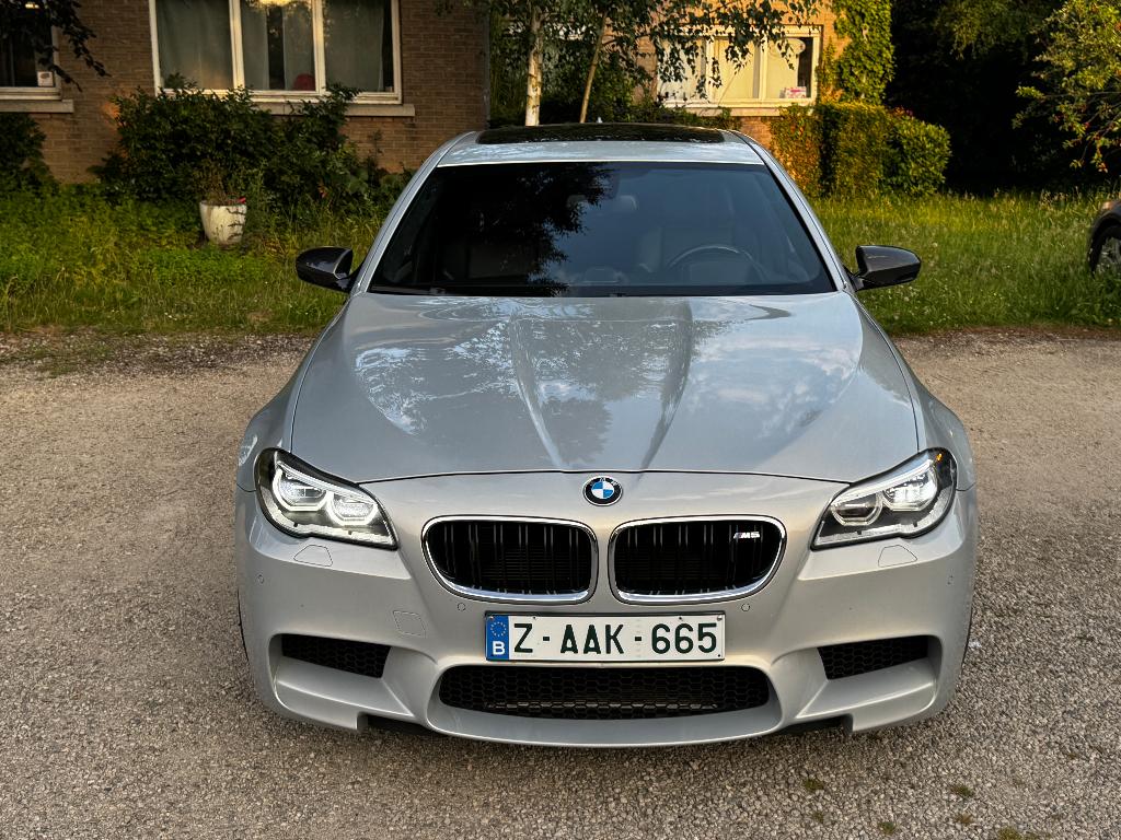 BMW M5 / 72.000km / 2016 / Euro 6, Auto's, BMW, 4 deurs, Achterwielaandrijving, Particulier, Zilver of Grijs