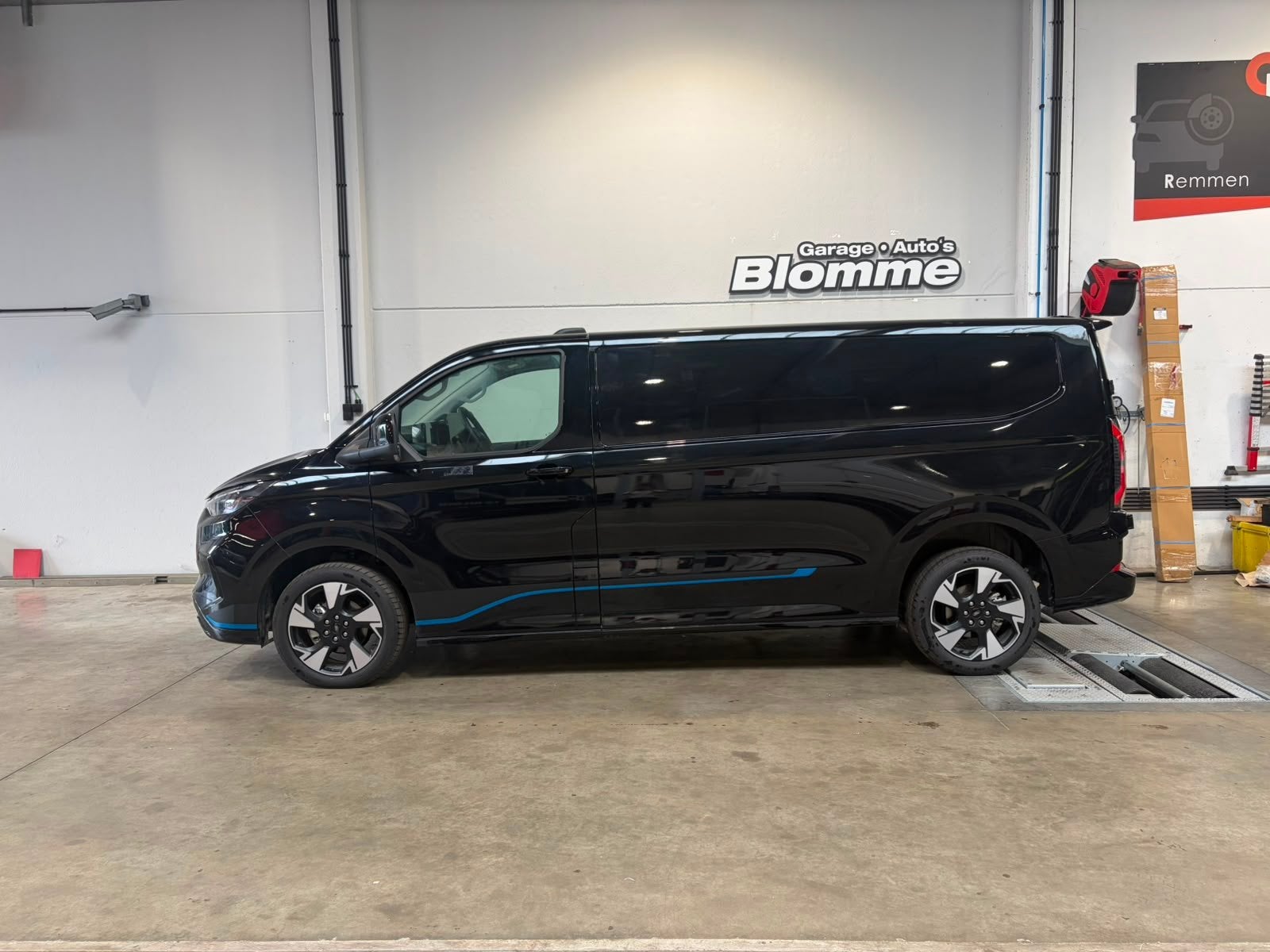 Ford Transit Custom SPORT 320 2.0 TDCI L2H1 NIEUW 5 jaar fab, Autos, Achat, Euro 6, Entreprise, 3 places