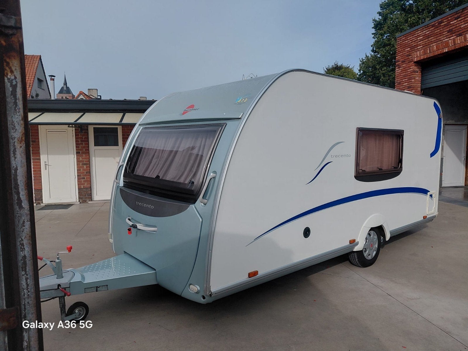 caravan burstner 4 personen Bouwjaar 2006, Douche, Vast bed, Bedrijf, Treinzit