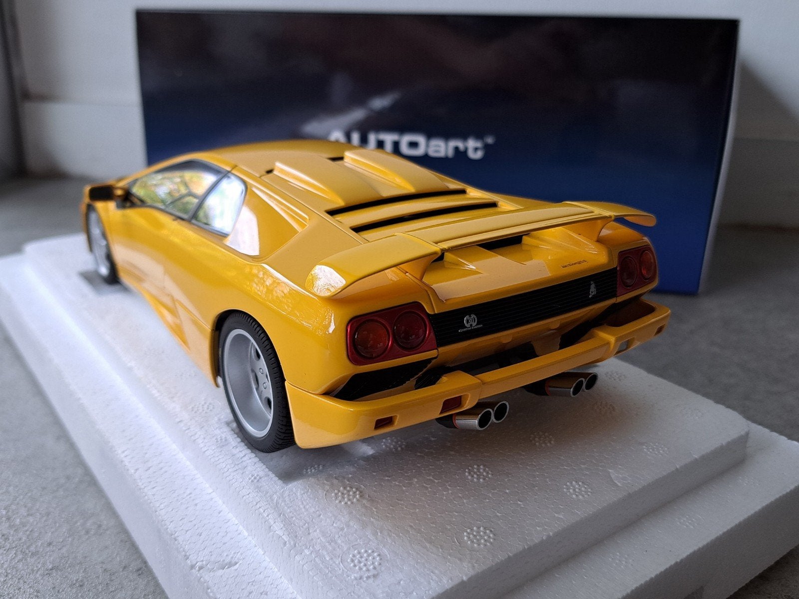 Lamborghini Diablo SE30 JOTA Superfly geel 1/18 Nieuw, Ophalen of Verzenden, Nieuw, Auto, Autoart