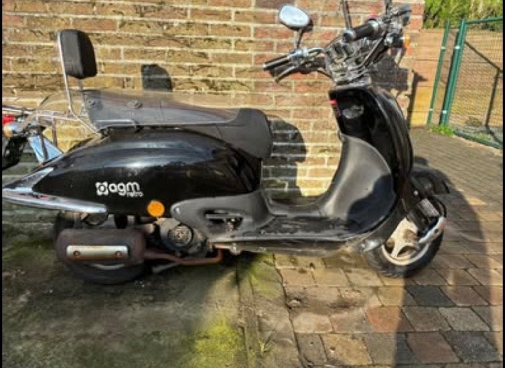 Scooter met Nederlandse papieren, Fietsen en Brommers, Scooters | Piaggio, Ophalen, Gebruikt, Benzine, Overige modellen