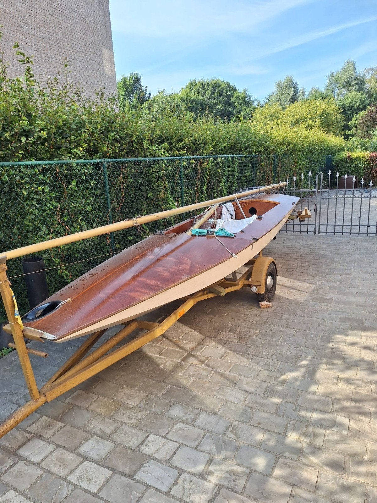 Klassieke houten zeilboot "Wild Flower" - Inclusief trailer, Ophalen, Gebruikt, Tuigage en Masten, Zeilboot