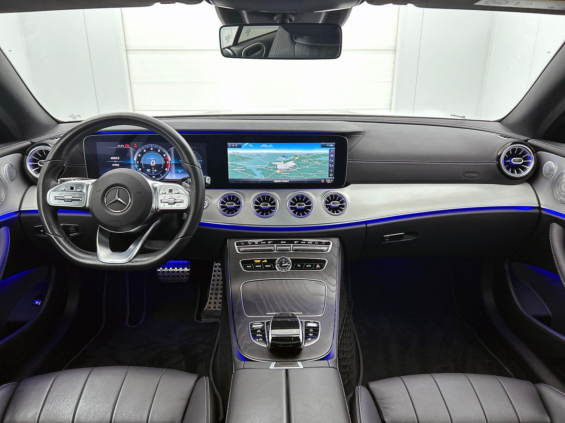 Mercedes-Benz E-Klasse 200 Coupé AMG Line | Panoramisch Dak, Auto's, 4 cilinders, Zwart, Bedrijf, 2 deurs