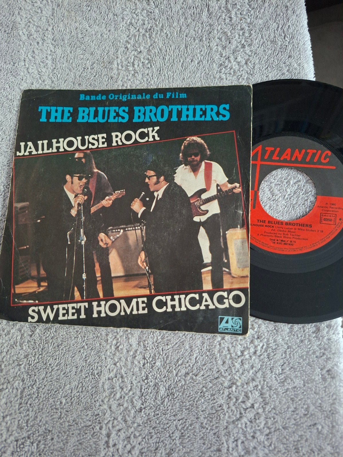 Blues brothers jailhouse rock, Gebruikt, 7 inch, Ophalen of Verzenden, Beschermende buitenhoes
