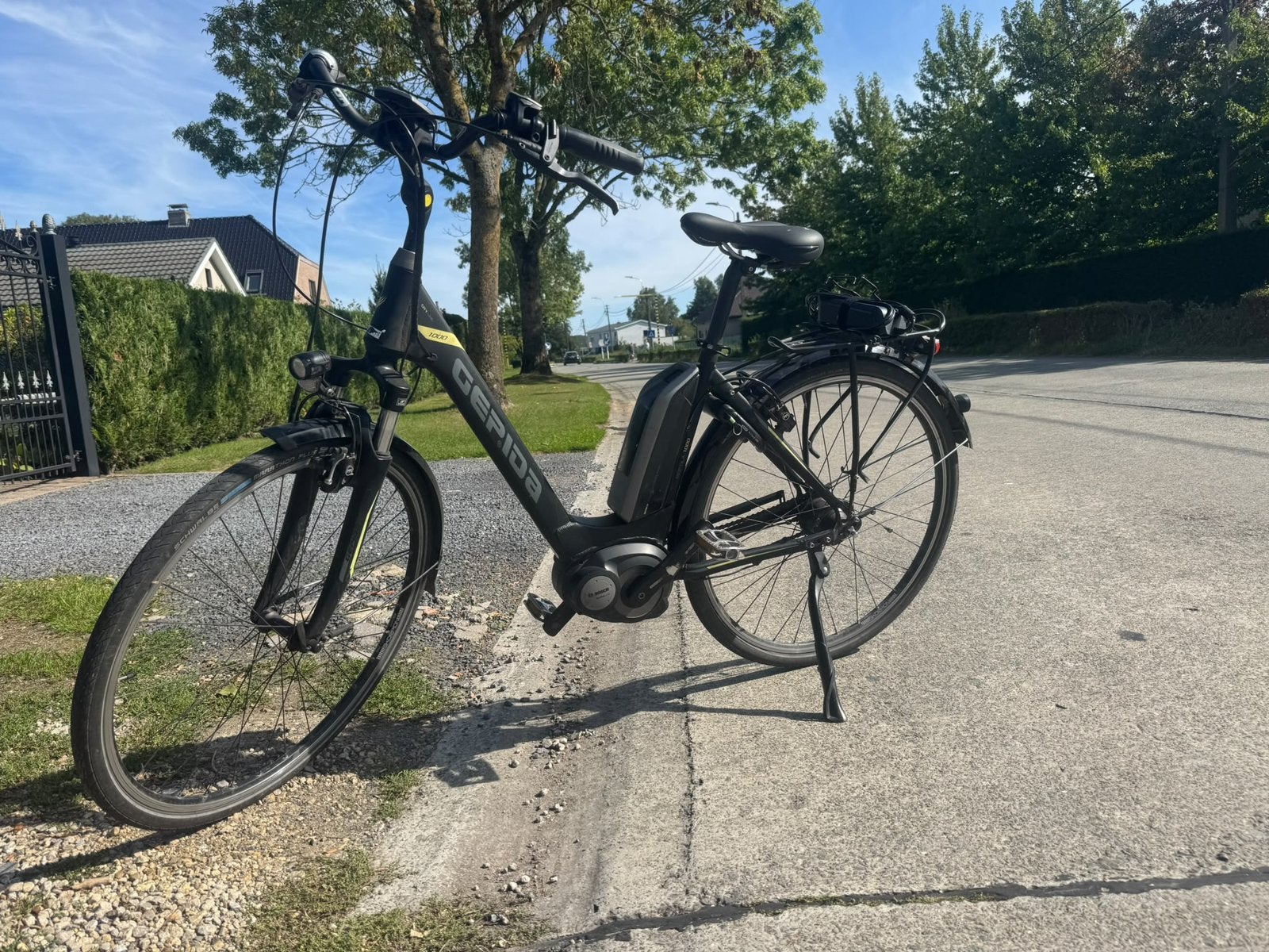 VÉLO ÉLECTRIQUE GEPIDA AVEC MOTEUR CENTRAL BOSCH, Vélos & Vélomoteurs, Vélos électriques, Enlèvement