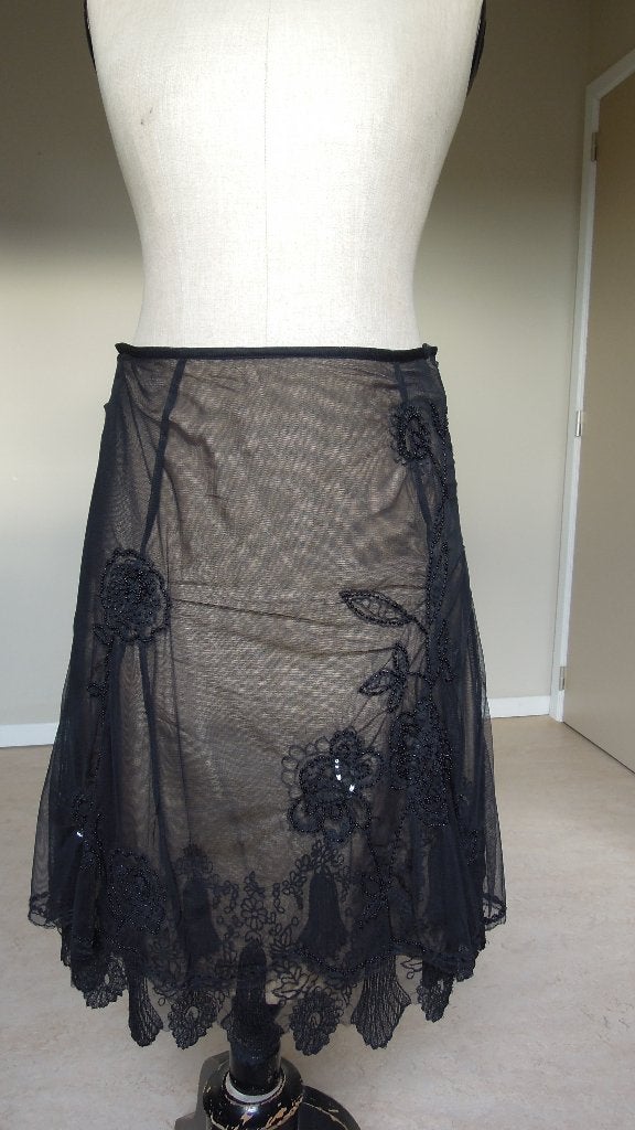 Zwarte (feest)rok Essentiel. Zijde, kant & parelborduurwerk, Vêtements | Femmes, Jupes, Taille 38/40 (M), Enlèvement ou Envoi